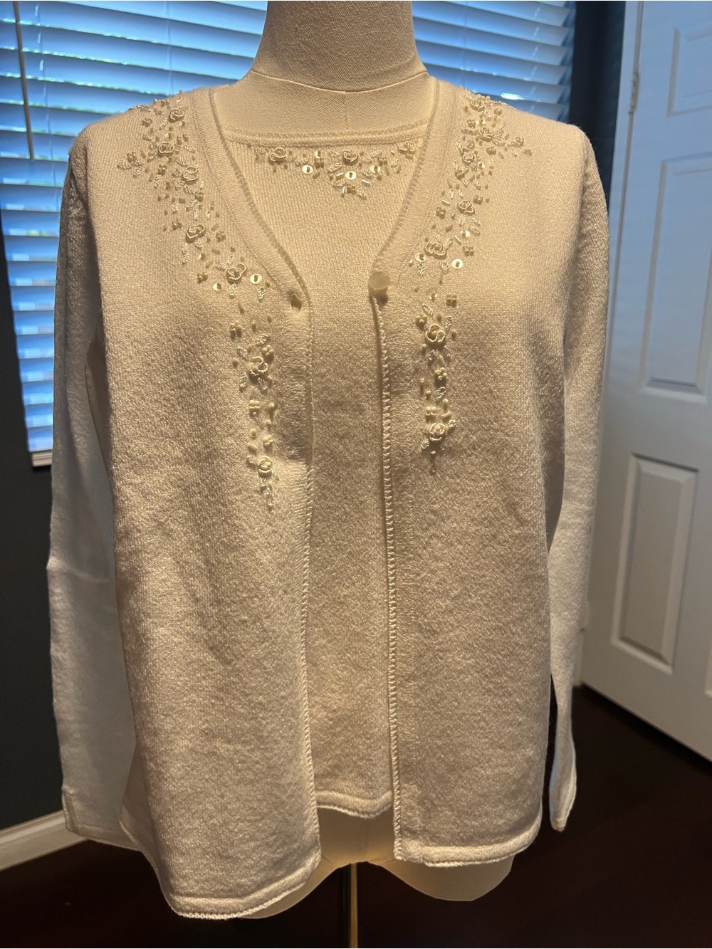 Koret White Embellished Women's Sweater Cardigan Set. Size XS
